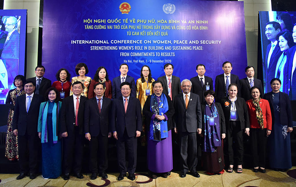 Bộ Ngoại giao Việt Nam phối hợp với Liên hợp quốc tổ chức hội nghị “Tăng cường vai trò của phụ nữ trong xây dựng và củng cố hòa bình: Từ Cam kết tới Kết quả”. (Nguồn ảnh: qdnd.vn)